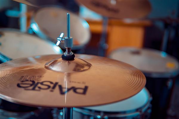 Alt i trommestikker og trommestativer fra Dixon, Vic Firth m.m.