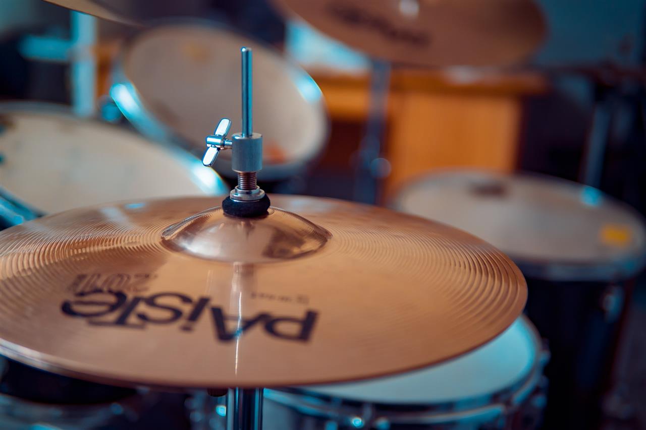 Alt i trommestikker og trommestativer fra Dixon, Vic Firth m.m.